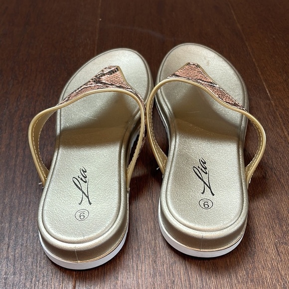 Lia gold Snakeskin Flip Flops Size 9 - Picture 3 of 5